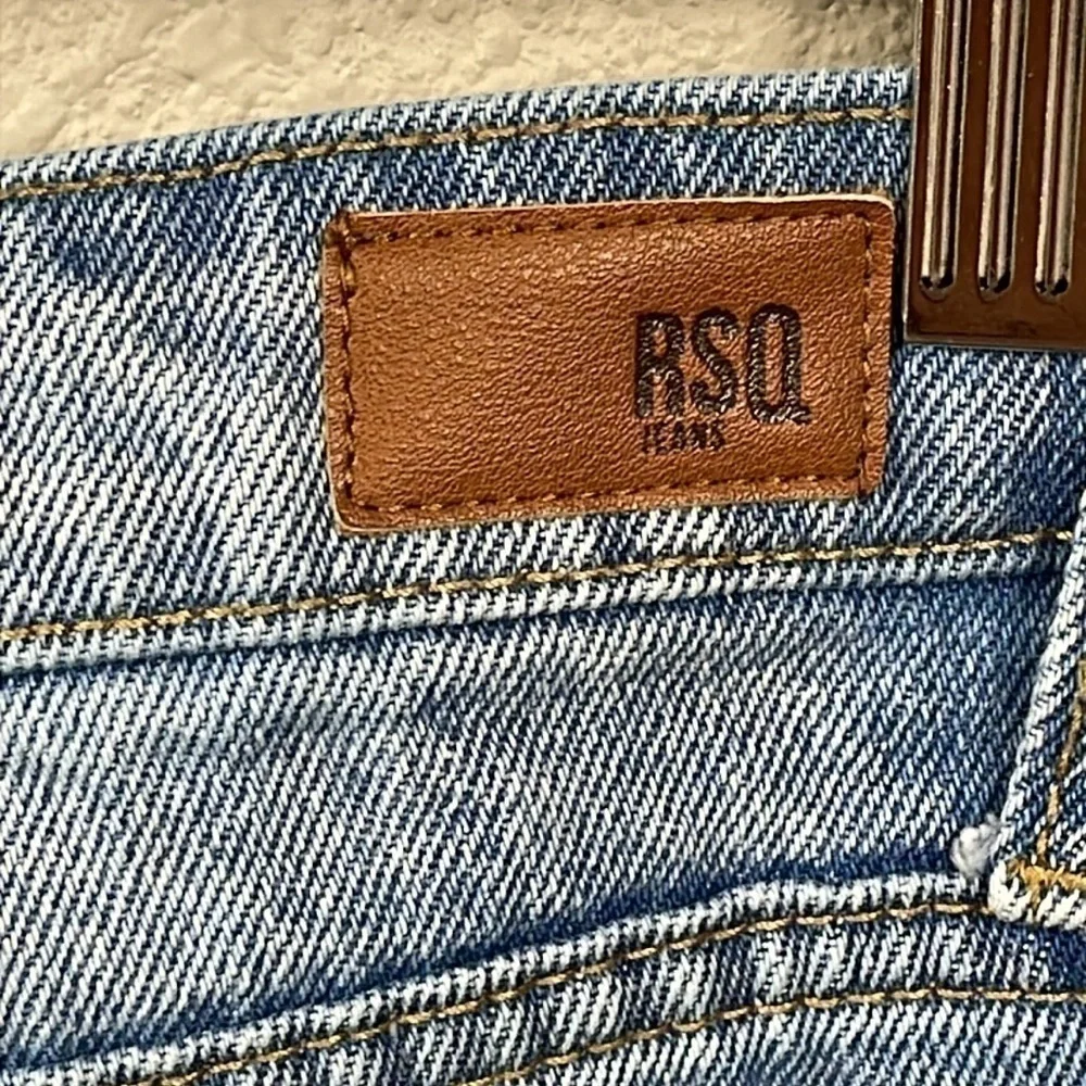RSQ Boyfriend Jeans Tillys Loose Distressed Light Wash Blue Button Fly Sz 30